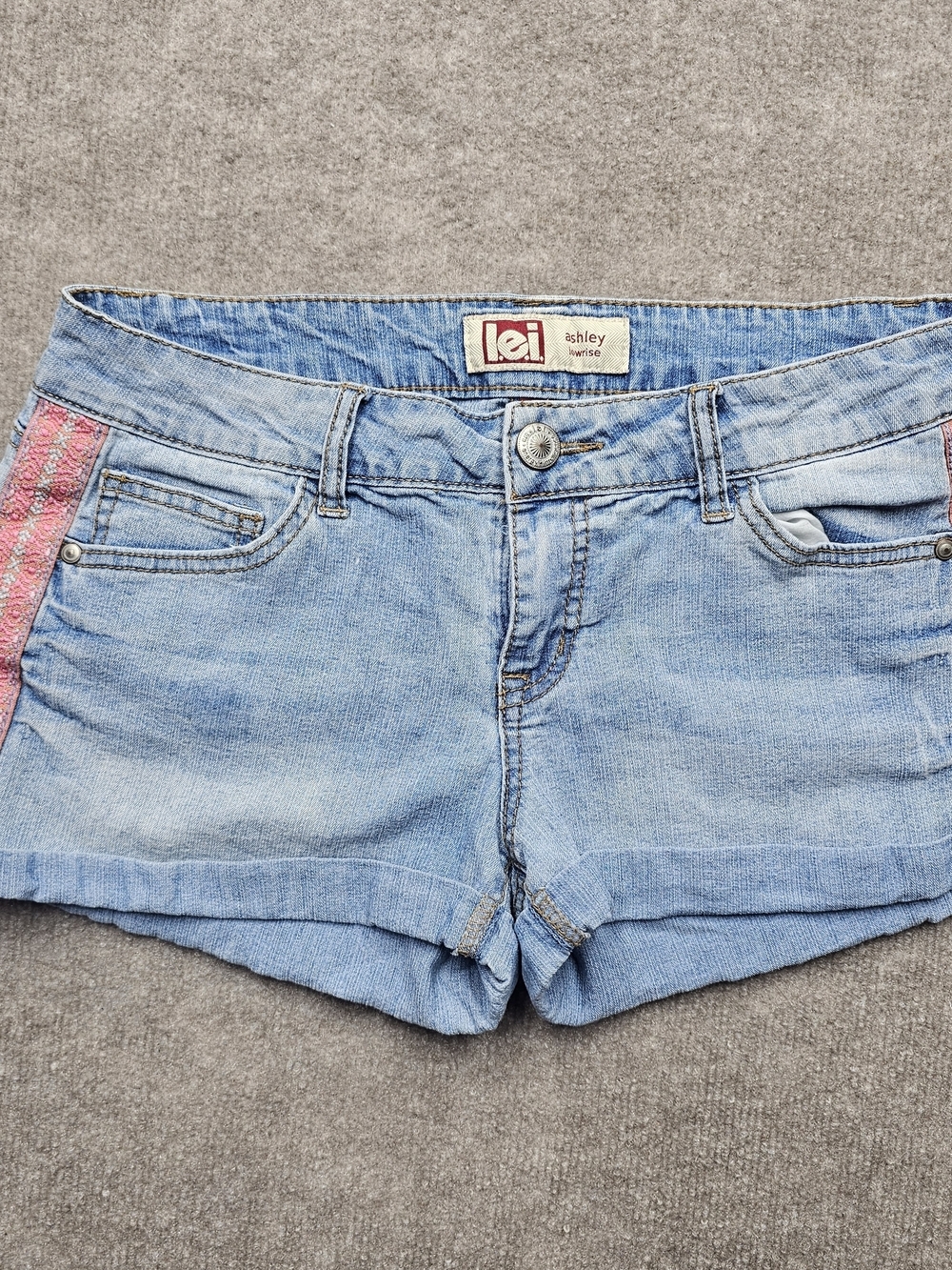 LEI Ashley Low Rise Y2K Denim Shorts Size 9 Pink Embroidered Boho